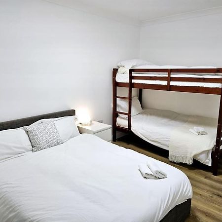 Wonderful Apartment In Wembley 런던 외부 사진