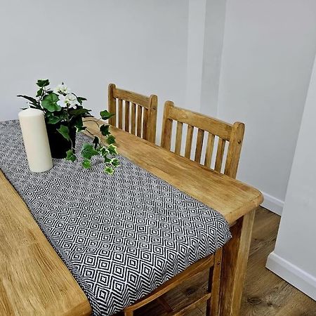 Wonderful Apartment In Wembley 런던 외부 사진