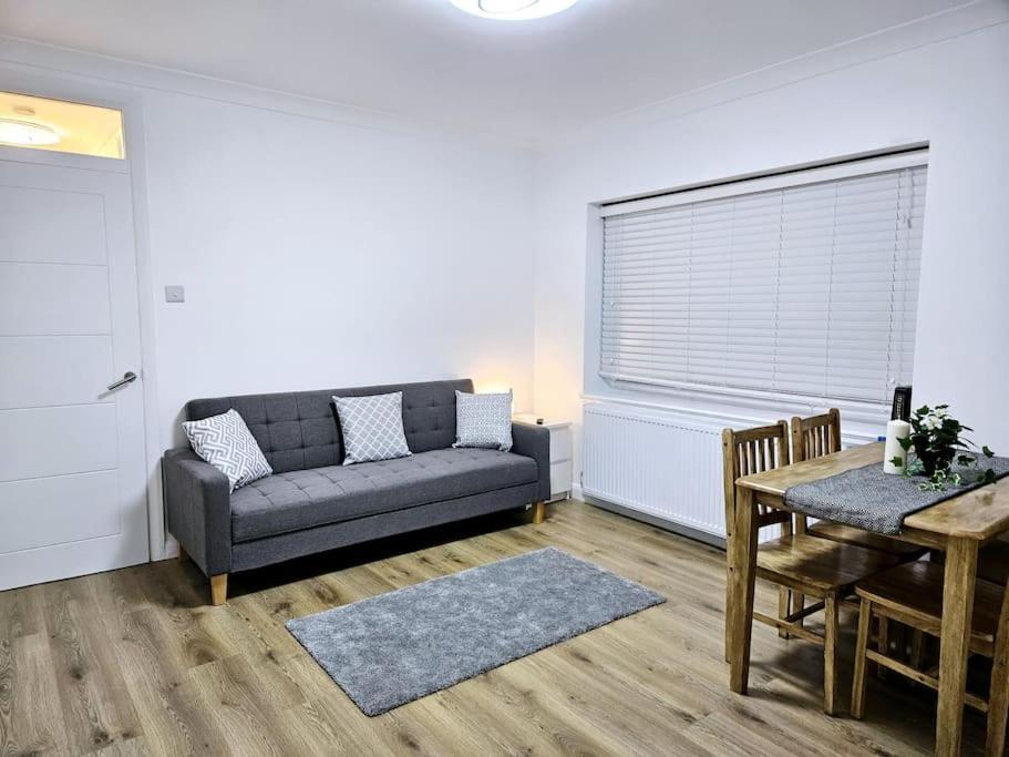 Wonderful Apartment In Wembley 런던 외부 사진