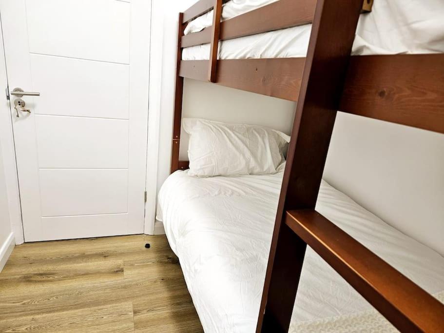 Wonderful Apartment In Wembley 런던 외부 사진